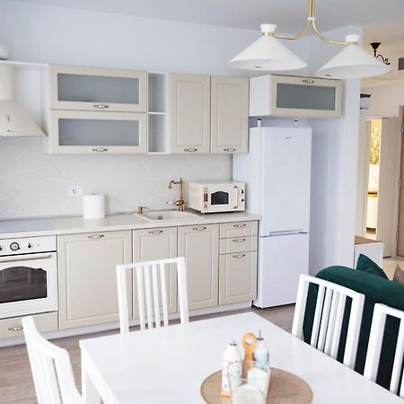 Elis Apartment By Oasis Homes Oradea Eksteriør billede