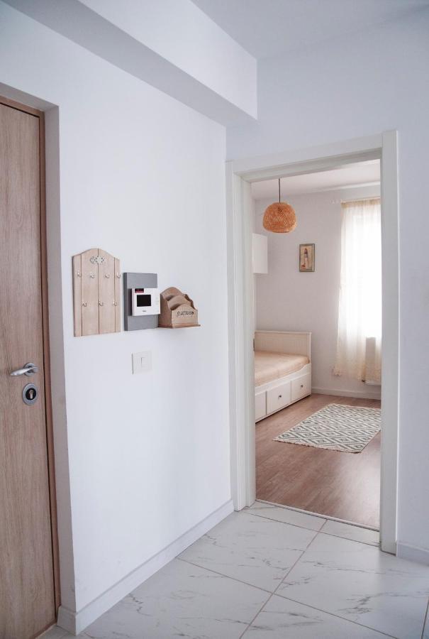 Elis Apartment By Oasis Homes Oradea Eksteriør billede