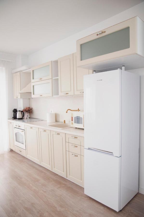Elis Apartment By Oasis Homes Oradea Eksteriør billede