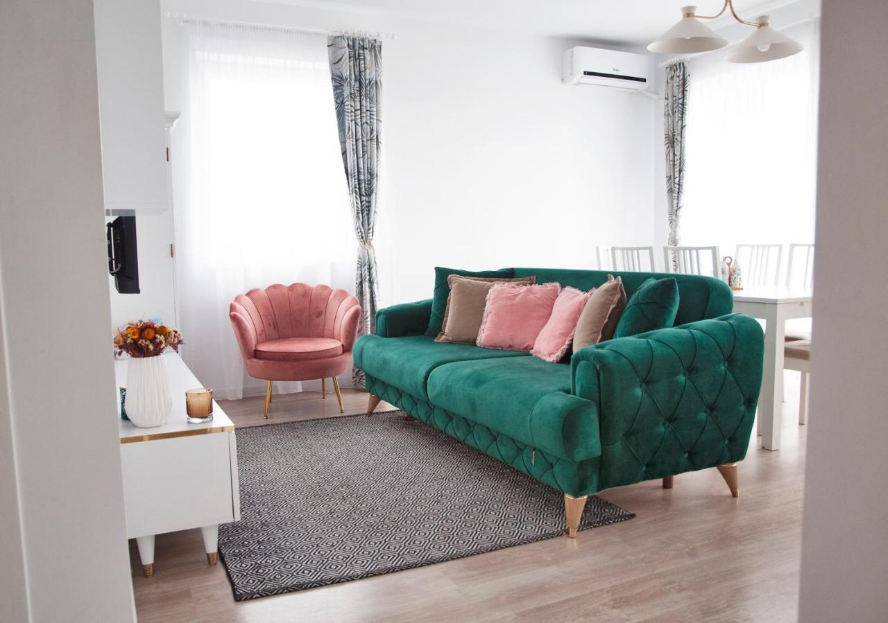 Elis Apartment By Oasis Homes Oradea Eksteriør billede